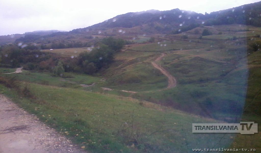 Valea Hranei – uliţă în locul drumului şi preot la trei săptămâni! (VIDEO – Galerie FOTO)
