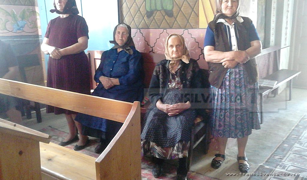 Pentru sătenii din Valea Lungă doar credinţa mai poate fi salvatoare! (Galerie FOTO)