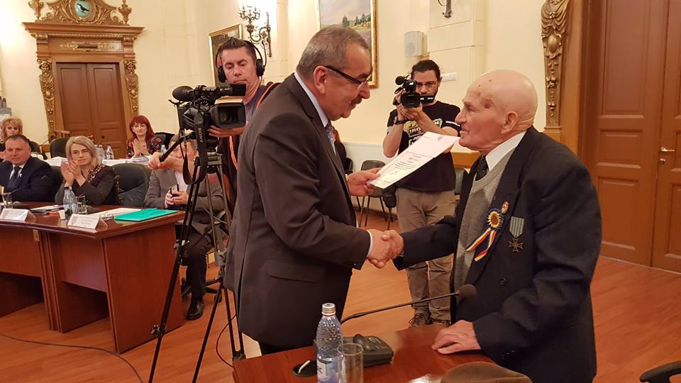 Vasile Crețu, veteran de război, premiat de CJ Hunedoara la împlinirea vârstei de 100 de ani