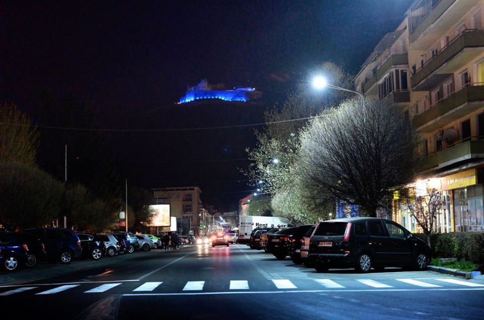 Cetatea Deva și Centrul Cultural „Drăgan Muntean”, iluminate în albastru pentru o seară