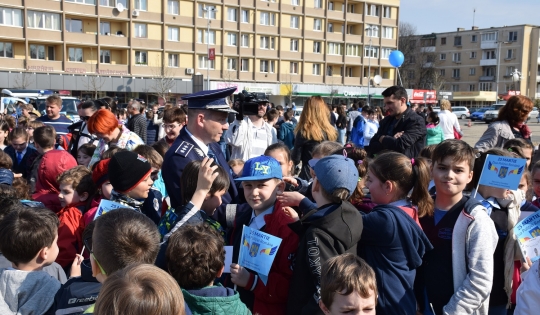 Baia Mare: Peste 1000 de copii au venit azi să sărbătorească împreună cu poliţiştii maramureşeni Ziua Poliţiei Române