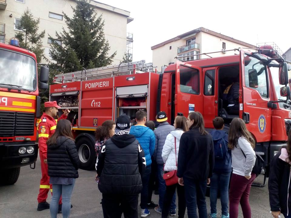 Activități desfășurate de ISU Sibiu cu copiii cu ocazia Zilei Porților Deschise