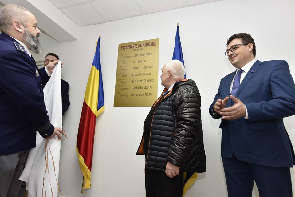 Ziua paşaportului românesc, sărbătorită azi la Prefectura Hunedoara