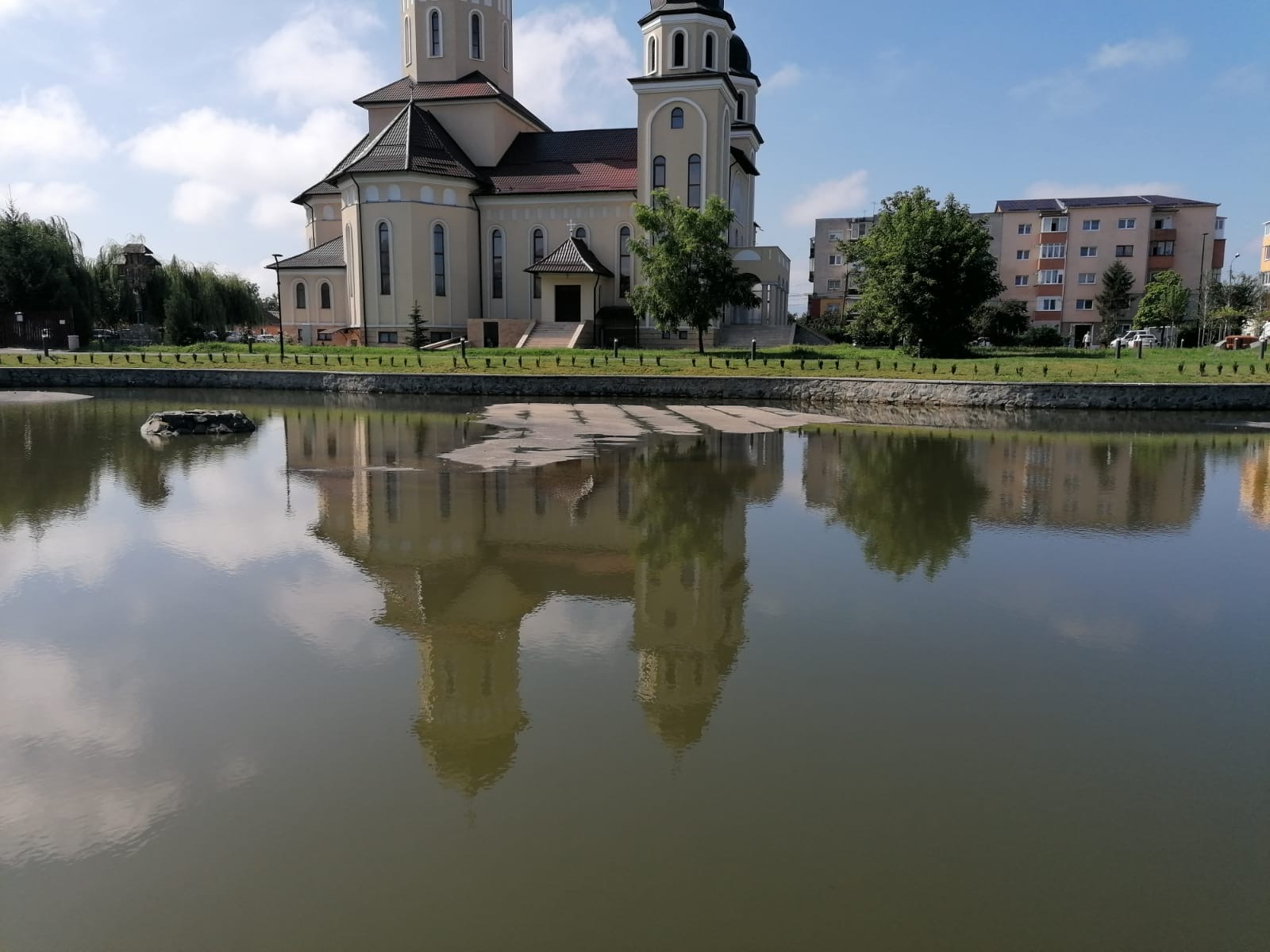 SEBEȘ: FENOMENELE METEO DIN ULTIMELE ZILE AU AFECTAT LACUL DIN PARCUL TINERETULUI. PRIMARUL DORIN NISTOR DĂ ASIGURĂRI CĂ PROBLEMELE VOR FI SOLUȚIONATE, LUCRAREA AFLÂNDU-SE ÎN GARANȚIE.