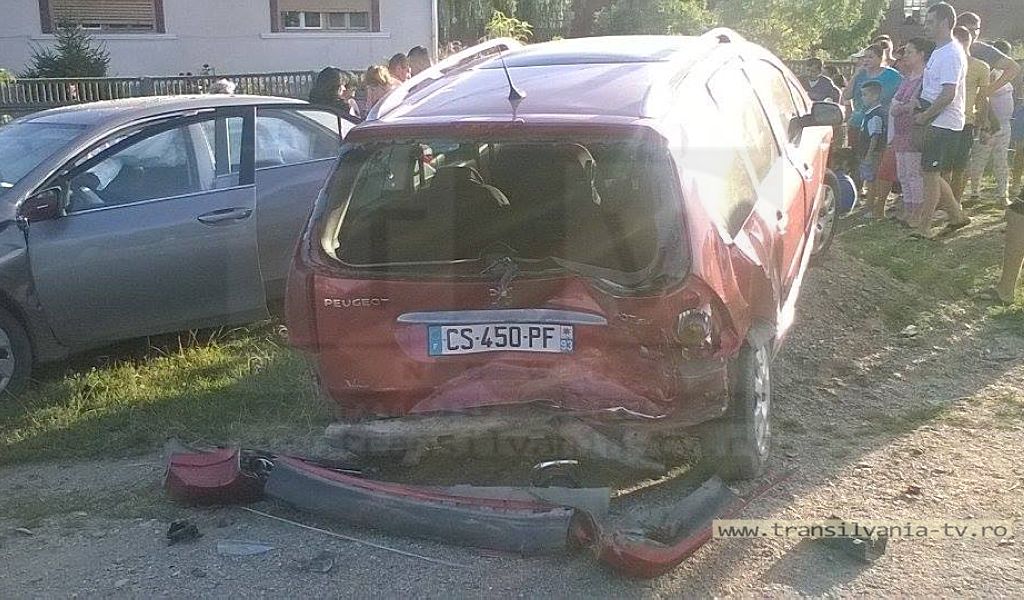 Accident în localitatea Borlești. O persoană a ajuns la spital