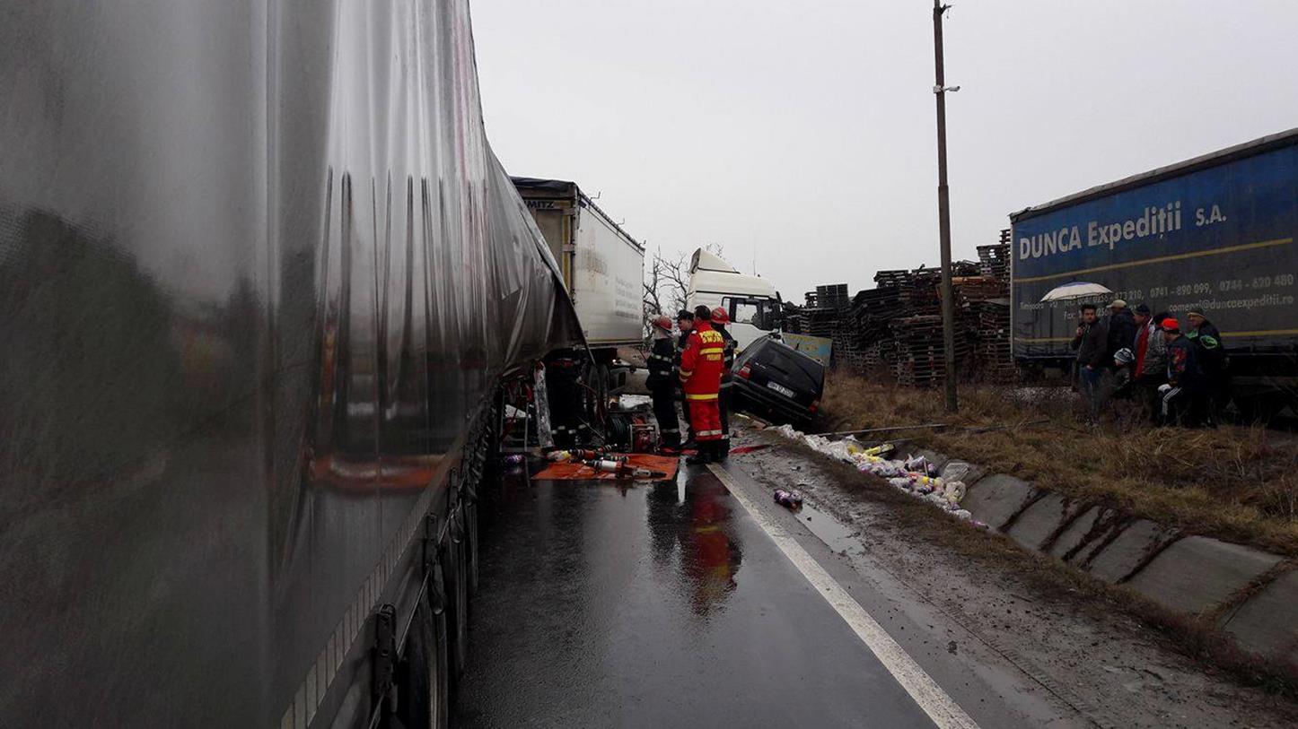 Două TIR-uri și un autoturism, implicate într-un accident produs în apropiere de Nojorid