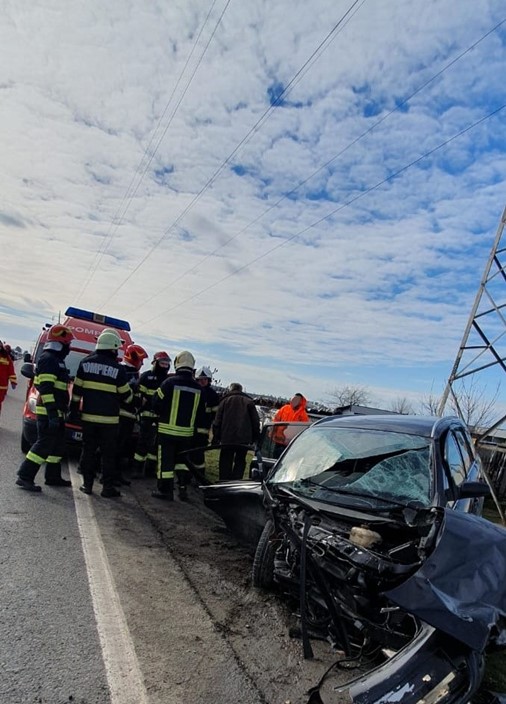 Trei persoane au fost rănite în urma unui accident rutier produs în Oradea
