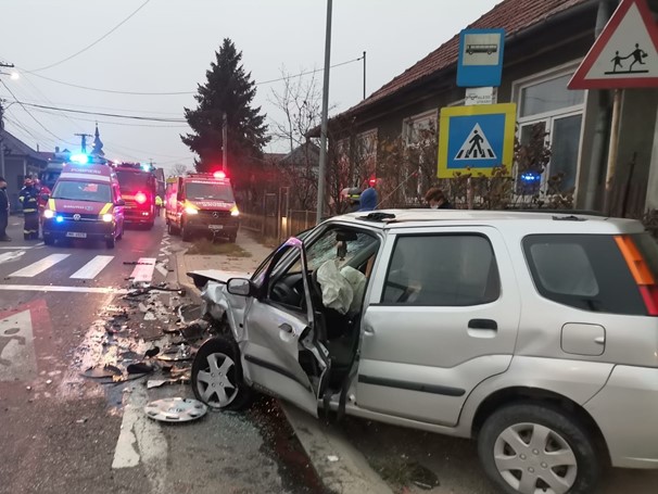 Intervenție pentru salvarea victimelor unui accident rutier produs pe raza localității Tinăud