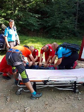 Femeie din Cavnic, accidentată în timp ce se afla la cules de ciuperci, salvată de jandarmii montani