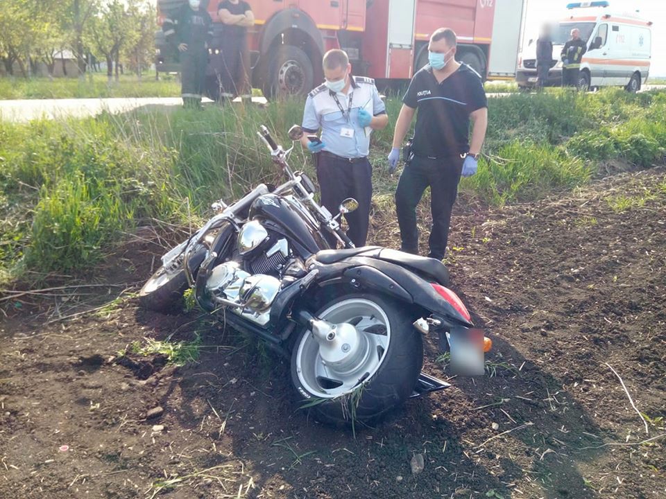 O femeie din Turda s-a răsturnat cu motocicleta
