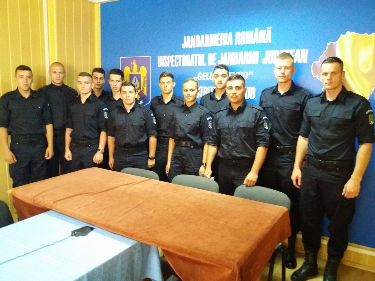65 de tineri din Bistrița-Năsăud doresc să devină ofiţeri şi subofiţeri jandarmi