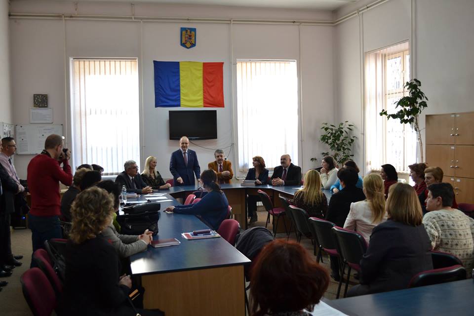 Cluj-Napoca: Ministrul Adrian Curaj a vizitat Colegiul Naţional ,,Emil Racoviţă”