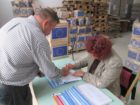Zalău: Se redistribuie produsele alimentare primite de la Uniunea Europeană