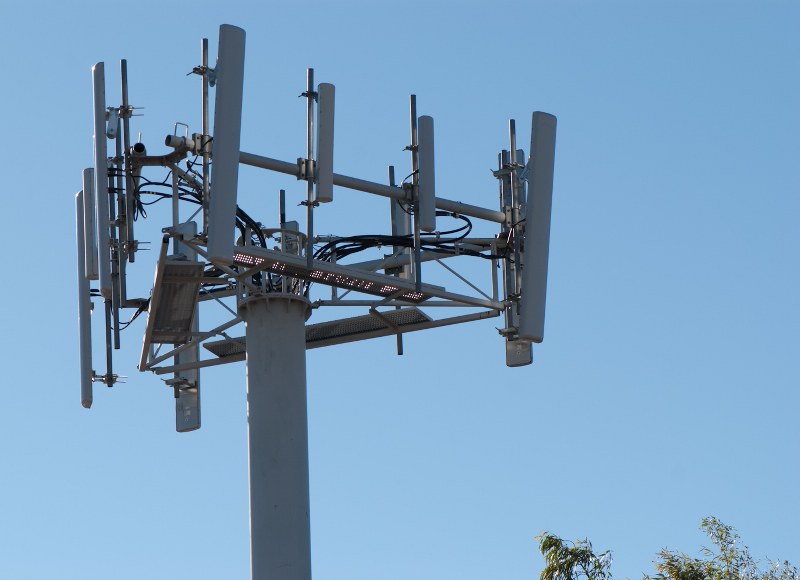 Primăria Bistrița, îngrijorată de efectele nocive ale antenelor de telefonie mobilă