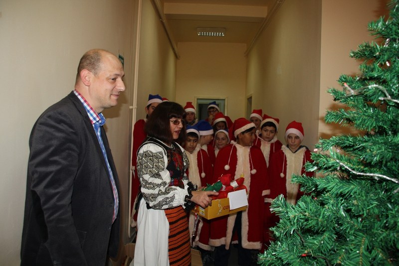 Elevii Centrului Școlar de Educație Incluzivă Nr.1 Bistrița, primii colindători ai Agenției pentru Protecția Mediului Bistrița Năsăud
