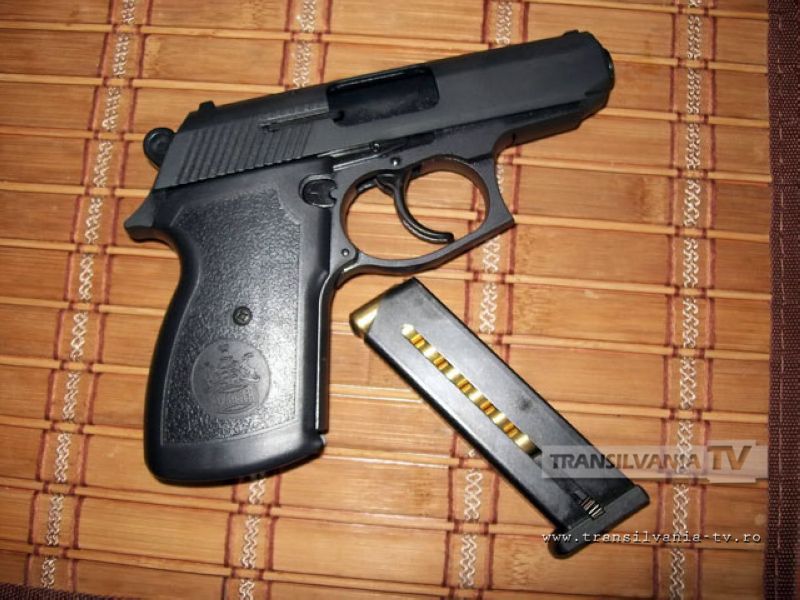 Dosar penal pentru uz fără drept de armă neletală