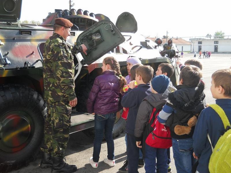 Armata, o școală altfel !