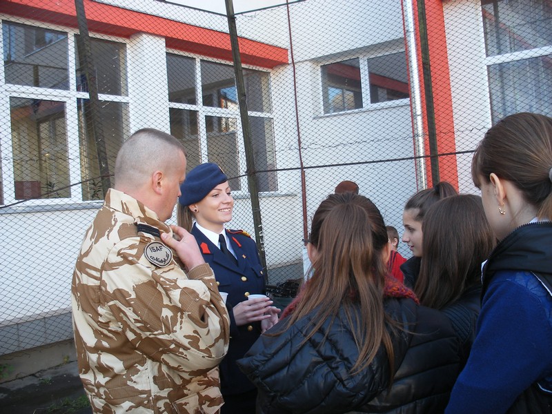 Şcolile bistriţene au fost vizitate de militari
