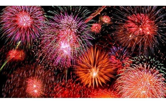 Revelion cu focuri de artificii spectaculoase în Piața Unirii din Oradea