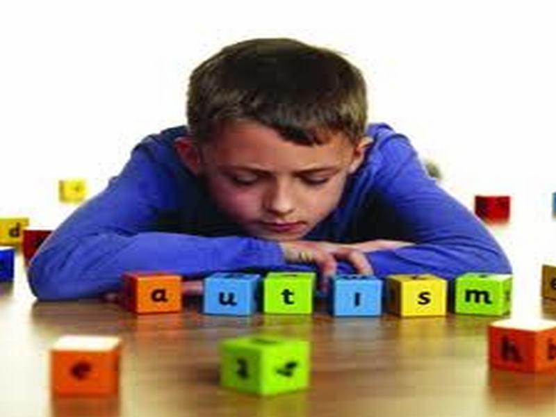 Politicienii români au învățat termenul “autism”. Și îl folosesc greșit