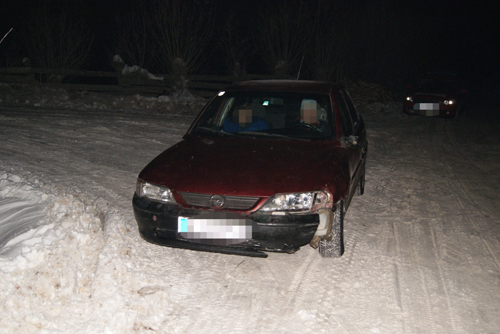 Autoturism furat din Austria, depistat în trafic de polițiștii de frontieră din Poienile de sub Munte
