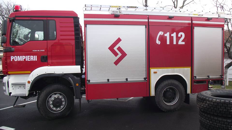 Un autocamion a luat foc în municipiul Sibiu
