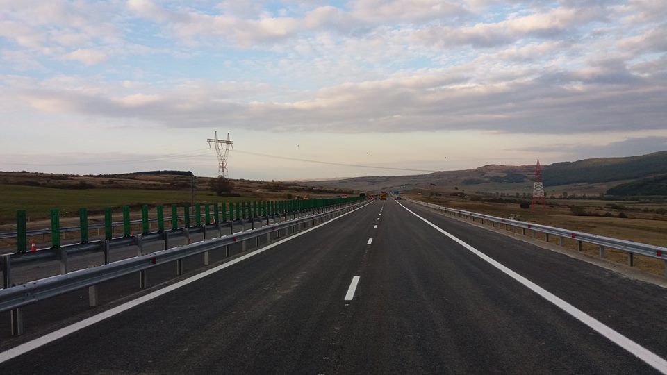 Șofer depistat conducând un autoLocuri, pe autostrada A1 Râmnicu Vâlcea-Deva, cu 226 km/h