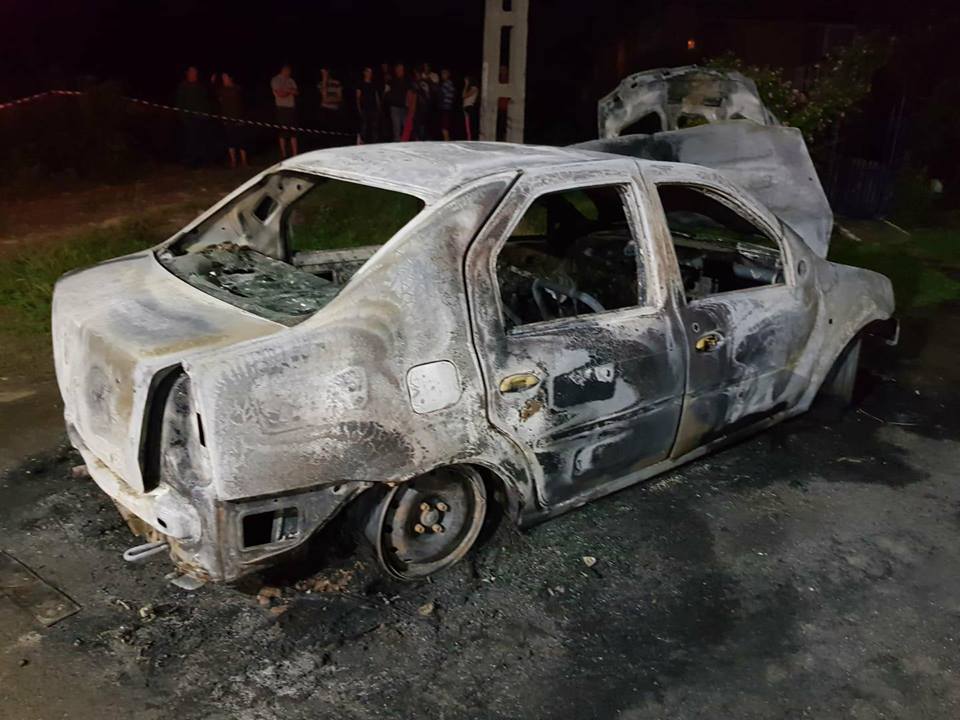 Bărbat găsit decedat într-un autoturism cuprins de flăcări în localitatea Archid