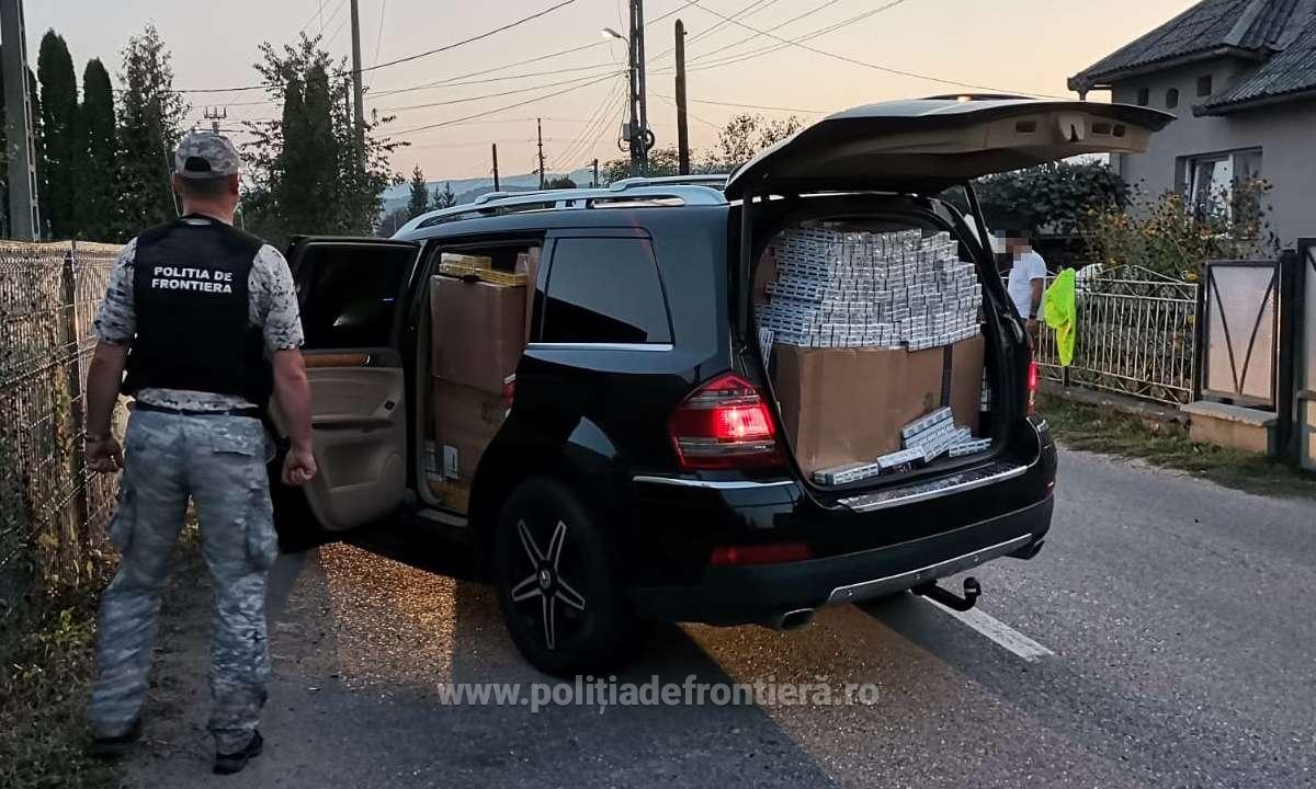 Focuri de armă pentru oprirea în trafic a două autoturisme încărcate cu ţigări de contrabandă