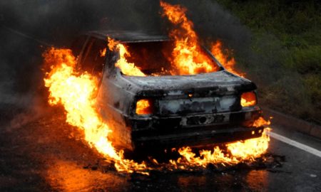 4 persoane banuite ca au incendiat 6 autoturisme, retinute de politisti
