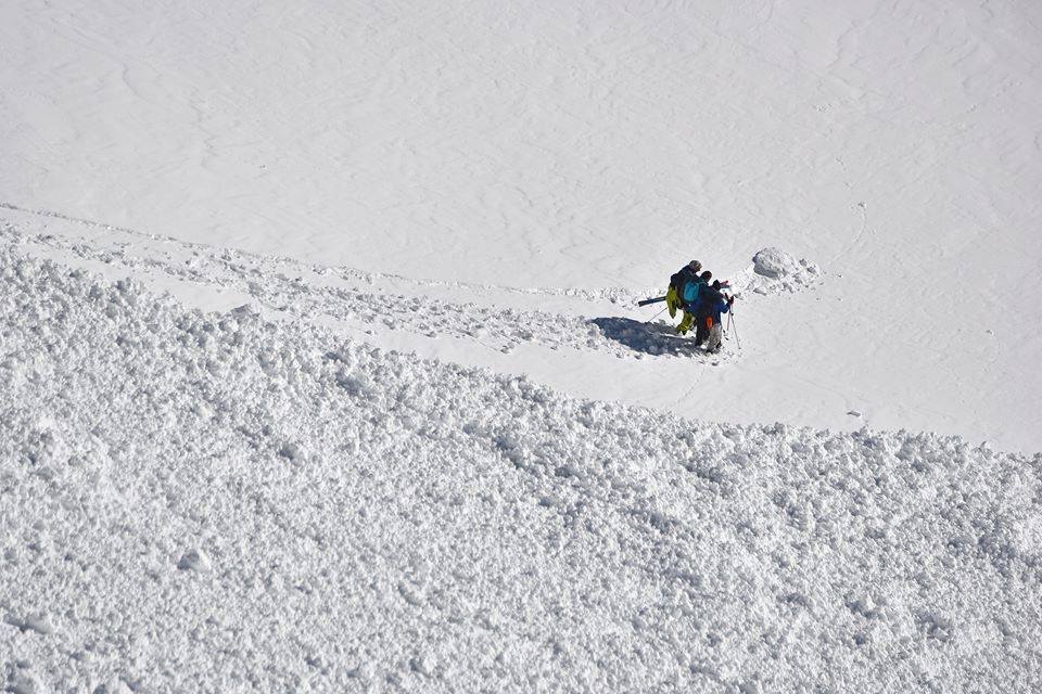 Salvamont Cluj a participat la salvarea unui grup de turiști surprinși de avalanșă