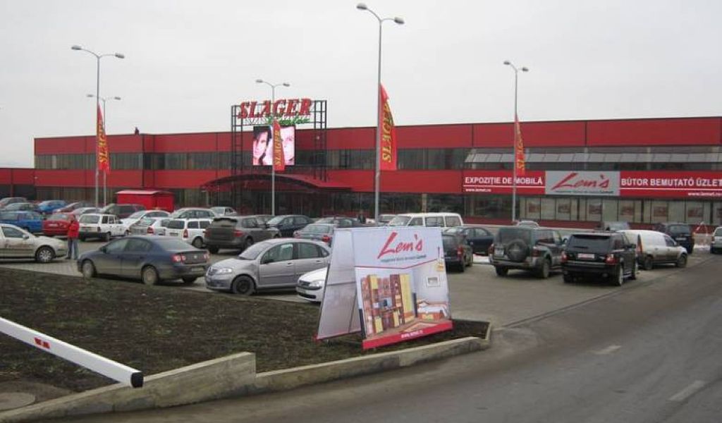 Explozie la mall, în Gheorgheni; trei persoane rănite