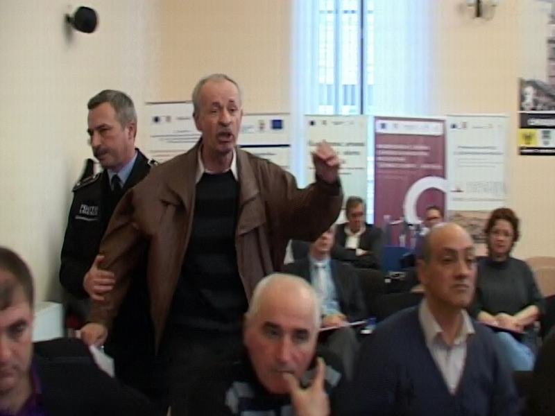 Marius Bălan a fost scos afară din sala de ședințe a Consiliului Local cu polițiștii locali (VIDEO)