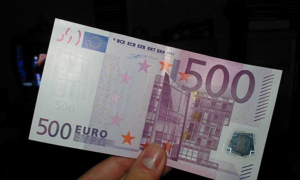 Un bărbat a fost arestat pentru că a vândut bancnote false