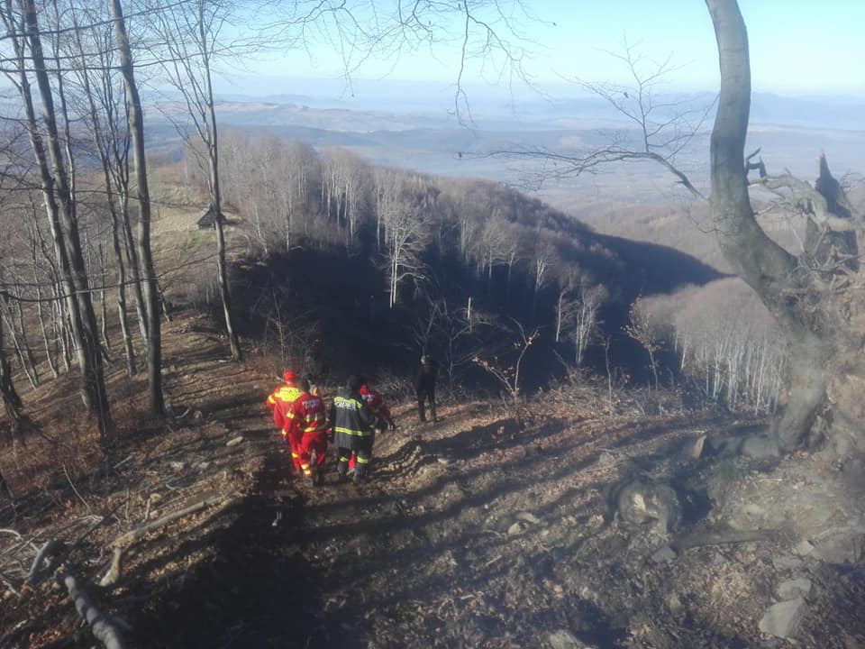 Acțiune de salvare a unui bărbat căzut într-o râpă la Orăștioara