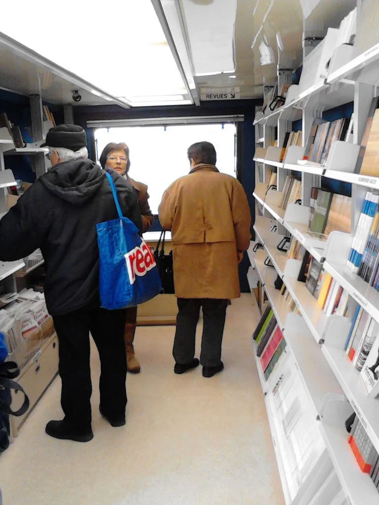 Continuă bucuria de a dărui cărţi cu ajutorul Bibliobusului CJ Alba