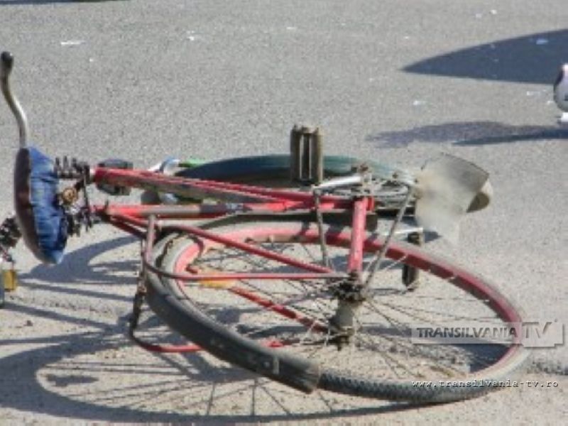Biciclist accidentat grav în Turulung