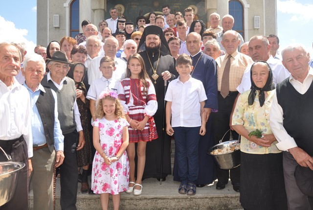 Liturghie Arhierească la Parohia Crișeni