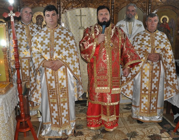 Liturghie Arhierească la Parohia Racîș