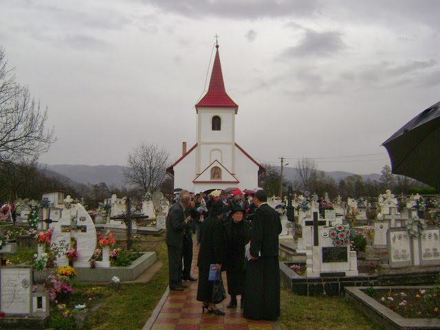 Biserica din Pui, judeţul Hunedoara, a fost târnosită ieri