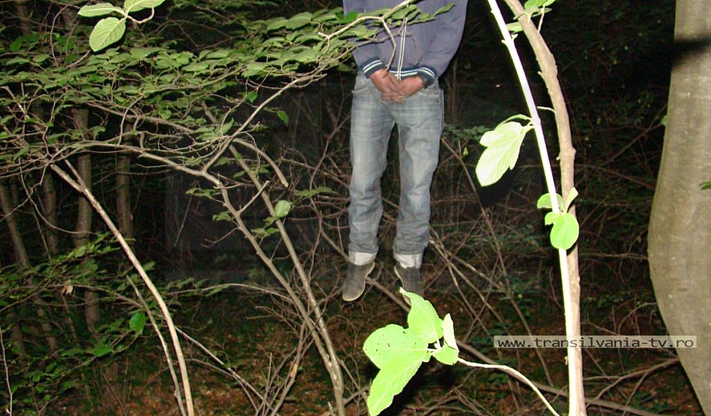 Sătmărean găsit spânzurat, în plină zi