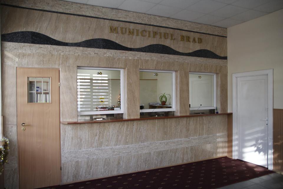 Taxele și impozitele locale au rămas la nivelul anului 2014 în municipiul Brad
