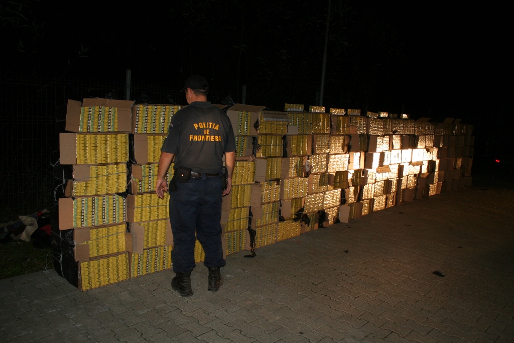 Focuri de armă şi captură impresionantă de ţigări, la frontiera cu Ucraina
