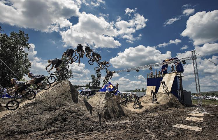 Festin regal de BMX si MTB dirt la Castle Line – Electric Castle