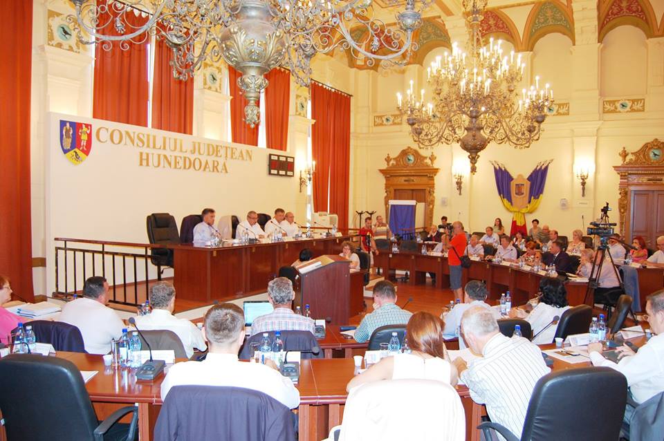 Vezi care sunt cele 28 de proiecte de hotărâri adoptate în ultima ședință a CJ Hunedoara