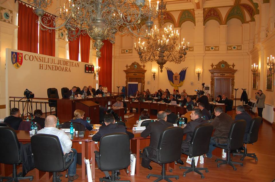 Vezi proiectele dezbătute azi în ședința Consiliului Judeţean Hunedoara