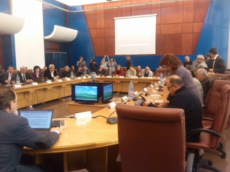 Consilierii judeţeni ai ACL au părăsit sala de şedinţe