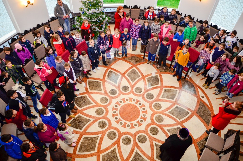 Colindători la Centrul Eparhial al Episcopiei Devei și Hunedoarei