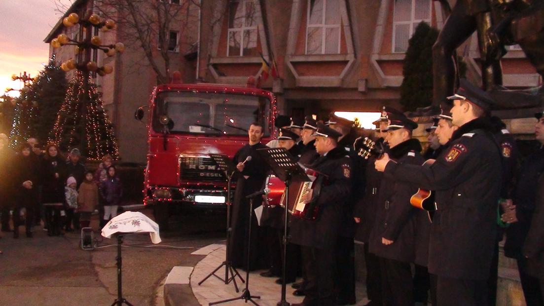 Pompierii militari orădeni susțin azi un concert de colinde (ora 17)