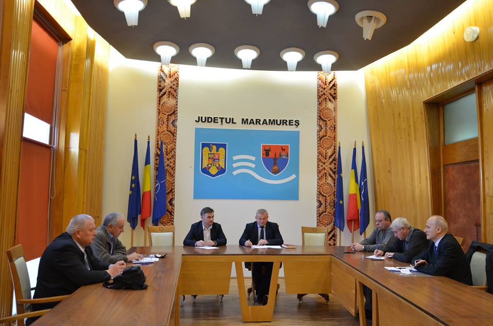 Asistența medicală pentru persoanele vârstnice, temă de discuție la Prefectura Maramureș